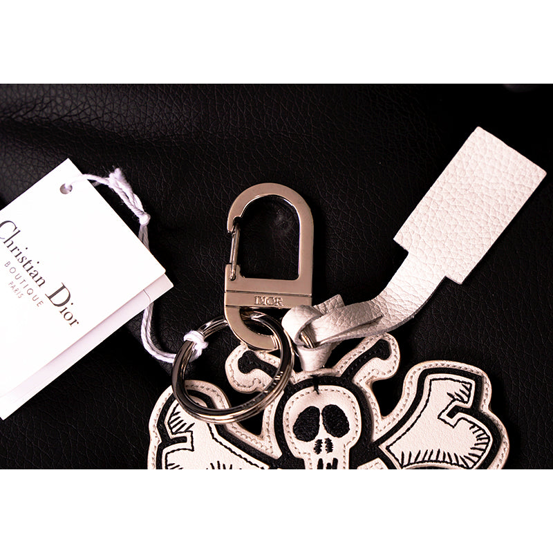 NEW $470 CHRISTIAN DIOR Shawn Stüssy Collab White/Black BEE Stussy KEY RING NWT