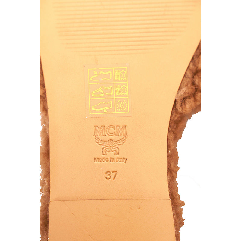 37 NEW $490 MCM Tan-Brown Italian Fx Fur TRAVIA MCM GOLD LOGO Flat Slide SANDALS