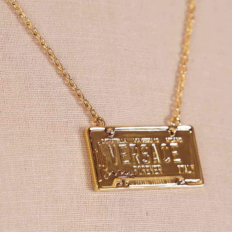 NEW $450 VERSACE Gold Tone Brass LICENSE PLATE LOGO CHARM Link Chain NECKLACE