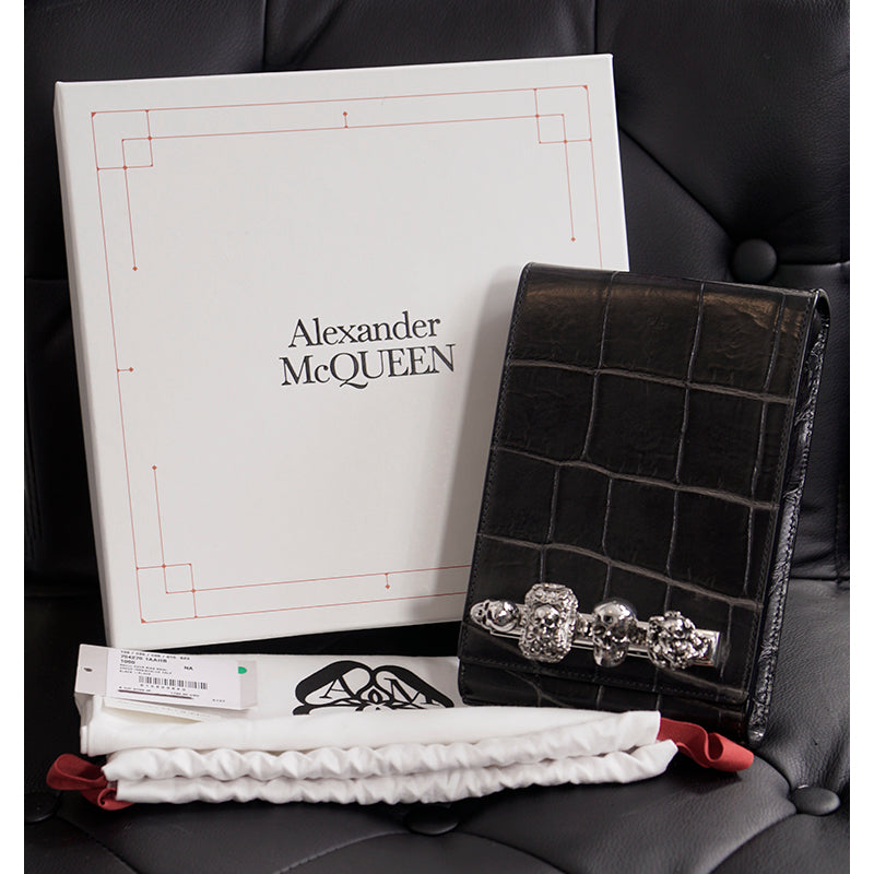 NEW $1,790 ALEXANDER MCQUEEN Black Leather FOUR RING SKULL KNUCKLE Messenger BAG