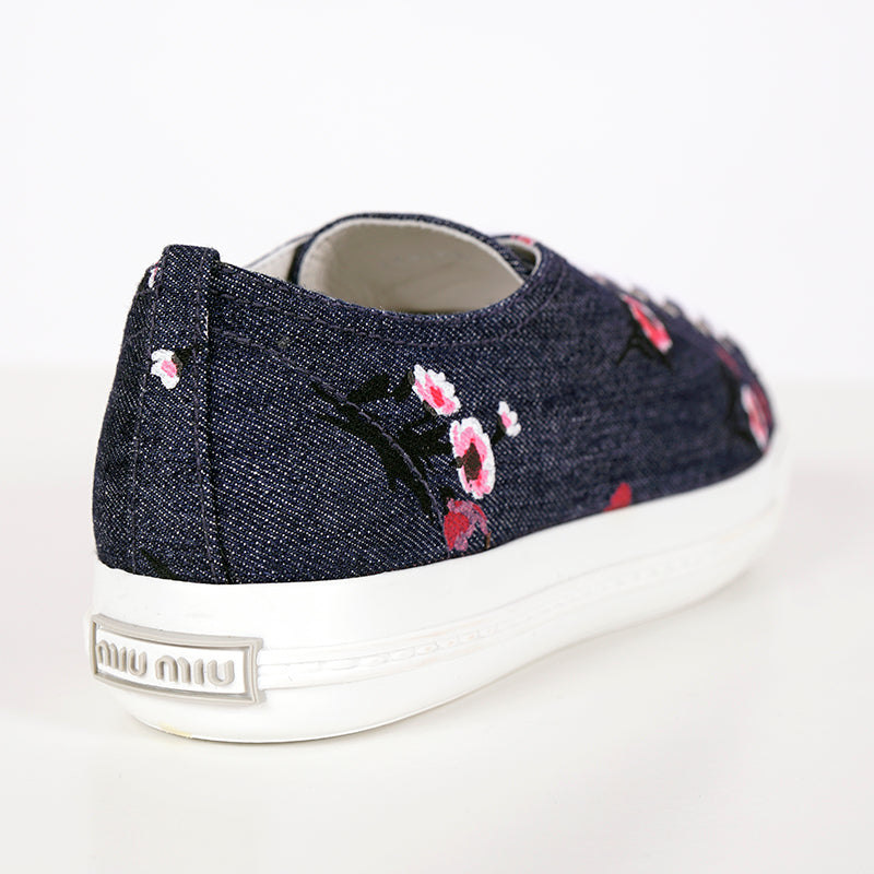 39 NEW $850 MIU MIU Floral Print Denim Blue & White Rubber Toe Low Top Sneakers