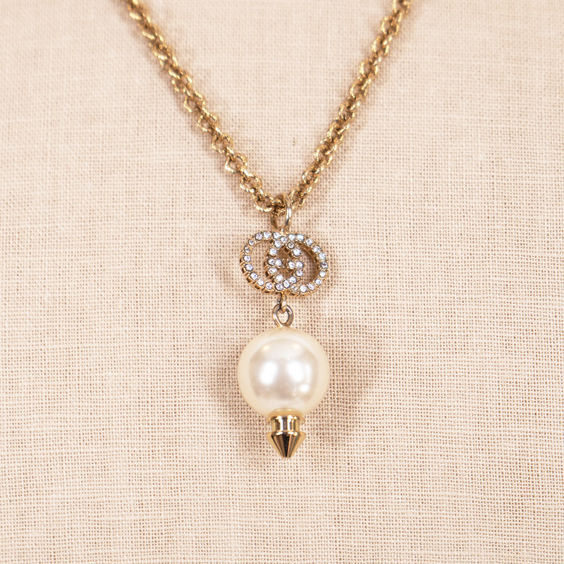 NEW $520 GUCCI Gold Tone Brass FAUX PEARL & CRYSTAL LOGO GG Pendant NECKLACE NIB