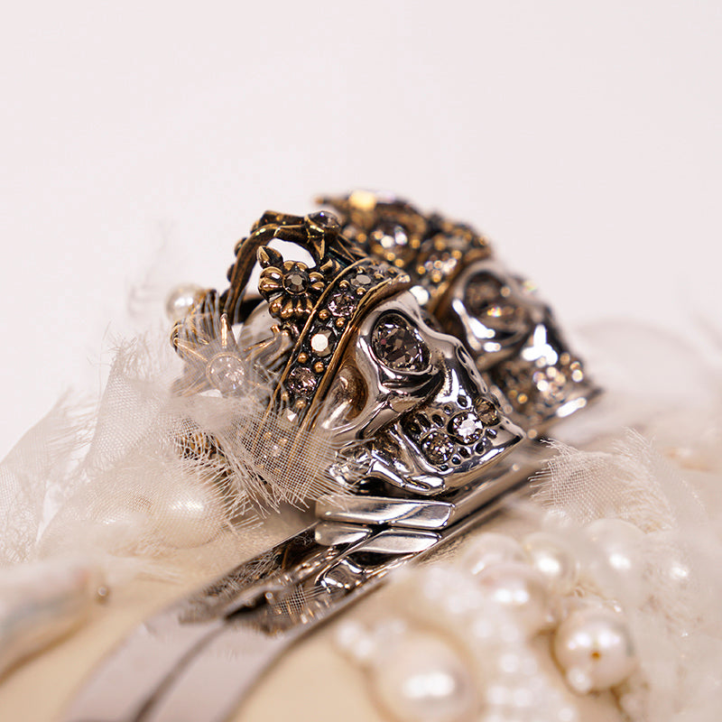 RETIRED $4,990 ALEXANDER MCQUEEN Ivory Leather Pearl KING QUEEN SKULL Clutch BAG