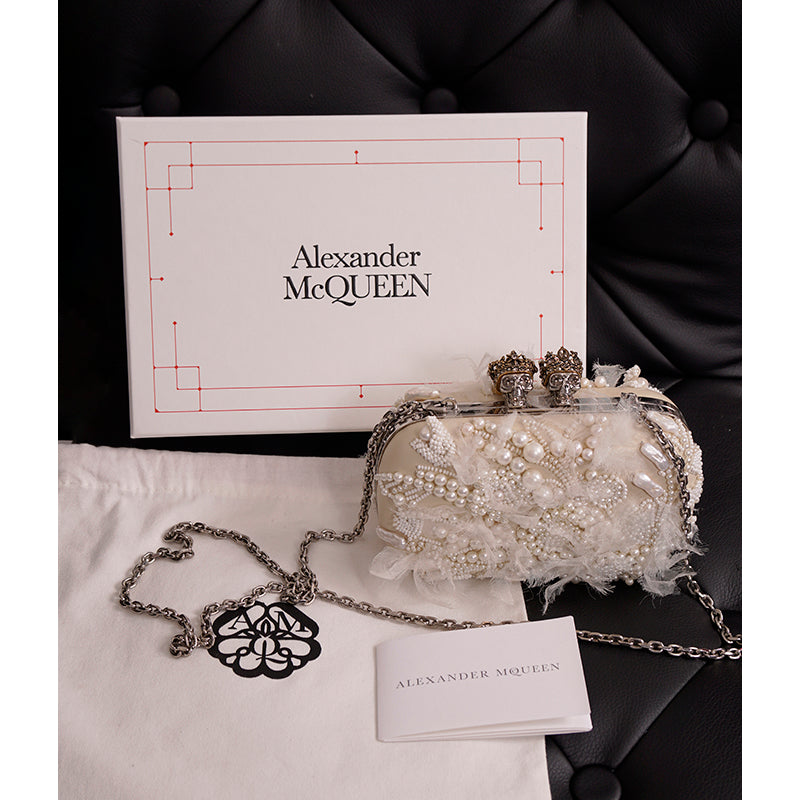 RETIRED $4,990 ALEXANDER MCQUEEN Ivory Leather Pearl KING QUEEN SKULL Clutch BAG