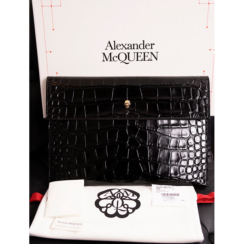 NEW ALEXANDER MCQUEEN Black Croc-Embossed Leather GOLD SKULL Envelope Clutch BAG
