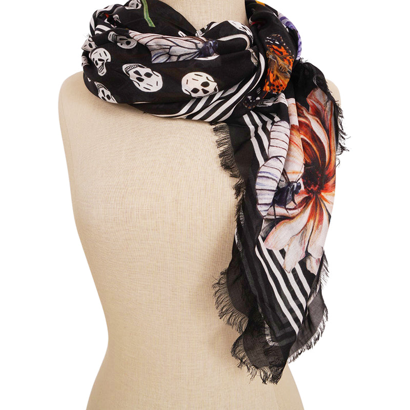 NEW $590 ALEXANDER MCQUEEN Black White BIKER SKULL FUN FONTS 100% Model SCARF
