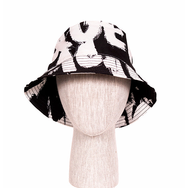 sz S NEW $460 ALEXANDER MCQUEEN Black & White PAINTED GRAFFITI LOGO Bucket HAT