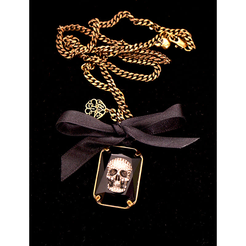 NEW $590 ALEXANDER MCQUEEN Gold Tone Brass SKULL LOGO SKULL CRYSTAL NECKLACE NIB