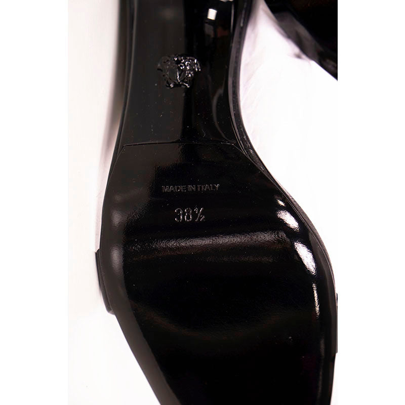 sz  38.5 NEW $1,275 VERSACE Black Leather LOGO SAFETY PIN Stiletto 108 SANDALS HEELS