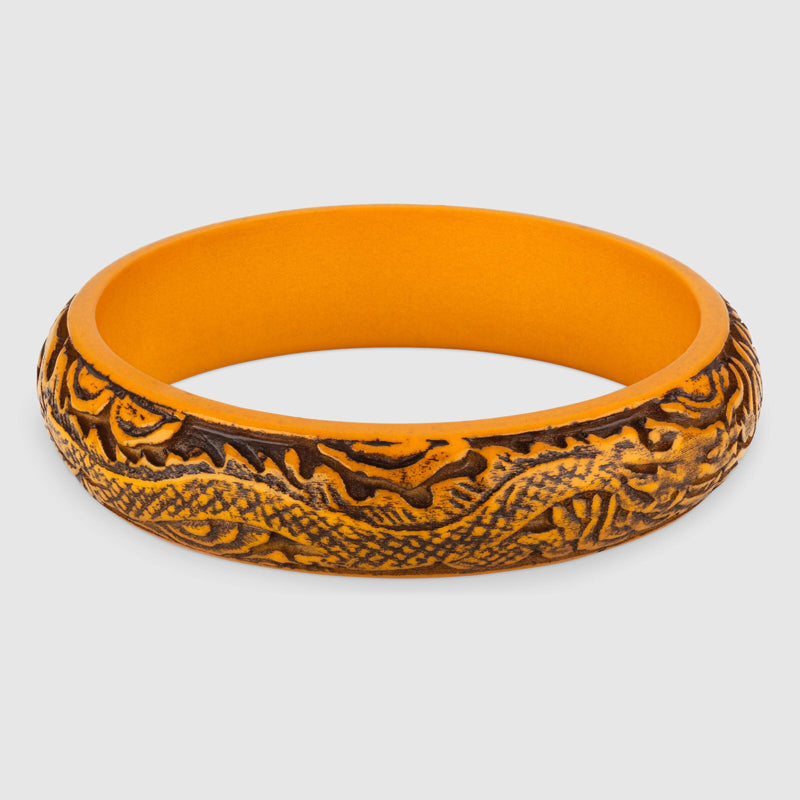 S NEW $520 GUCCI RUNWAY Aged Yellow CHINESE DRAGON Carved Resin Bangle BRACELET