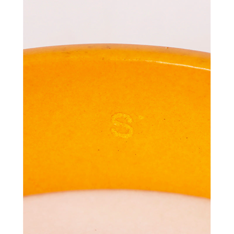 S NEW $520 GUCCI RUNWAY Aged Yellow CHINESE DRAGON Carved Resin Bangle BRACELET