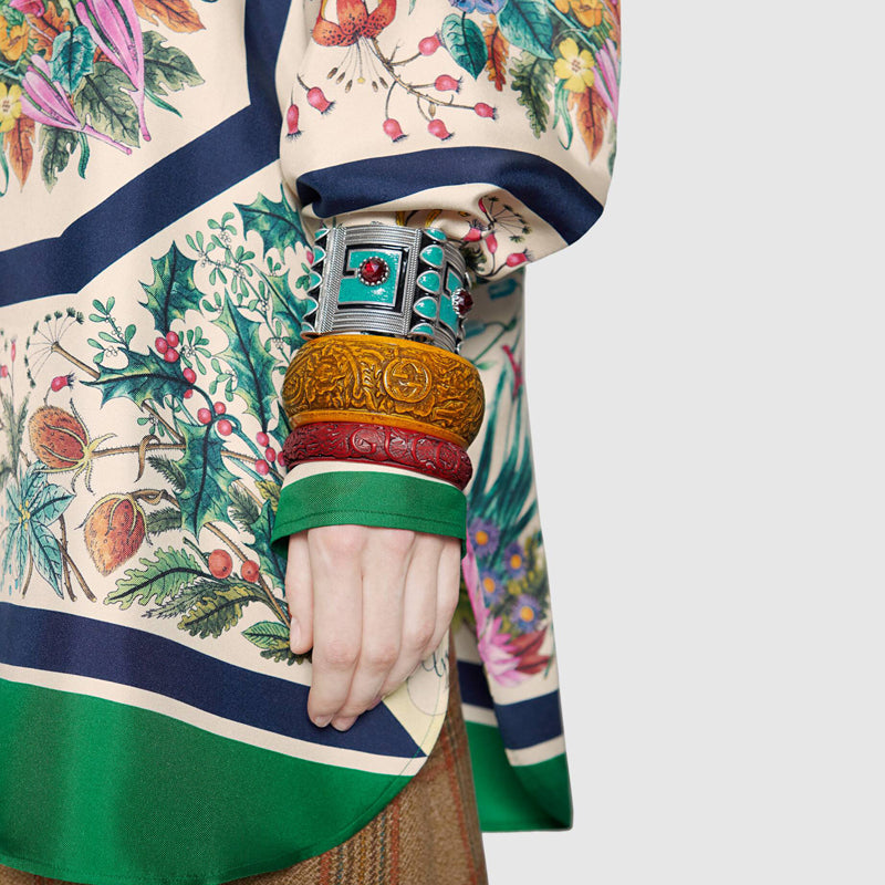 S NEW $520 GUCCI RUNWAY Aged Yellow CHINESE DRAGON Carved Resin Bangle BRACELET