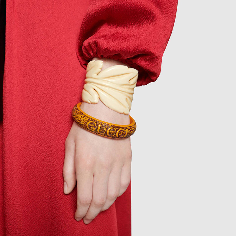 S NEW $520 GUCCI RUNWAY Aged Yellow CHINESE DRAGON Carved Resin Bangle BRACELET