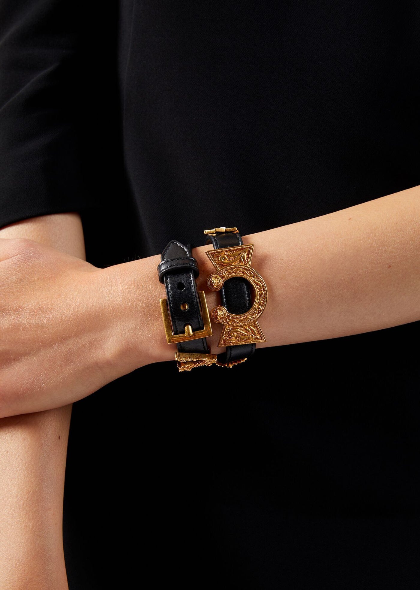 VERSACE★素敵！Black Leather Wrap BRACELET/CHOKER NEW $650 VERSACE RUNWAY Black Leather WESTERN HORSESHOE Wrap